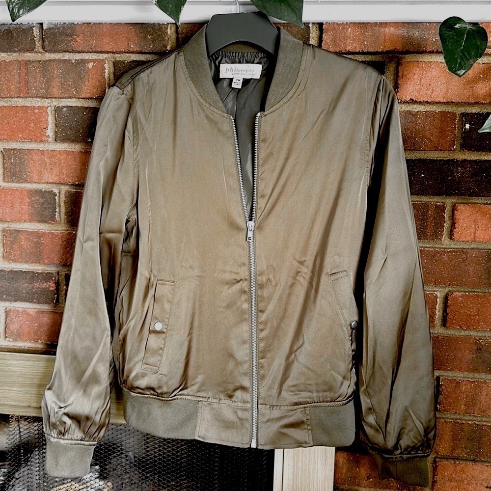 🛍️ Philosophy lightweight olive green jacket with hand pockets Size petite PM.